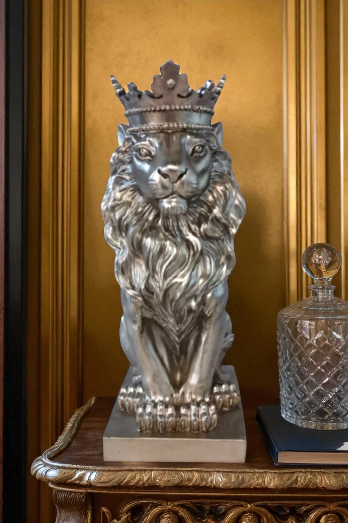 Aslan Kral Heykeli Biblo - Gümüş