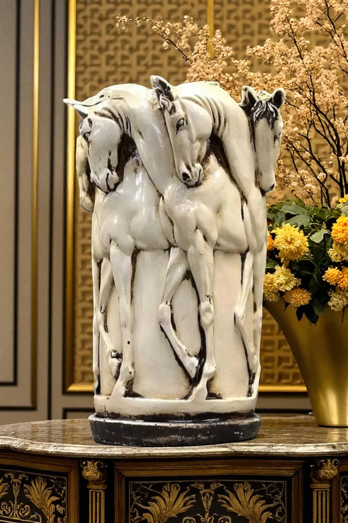 Atlı Vazo Heykeli - Beyaz