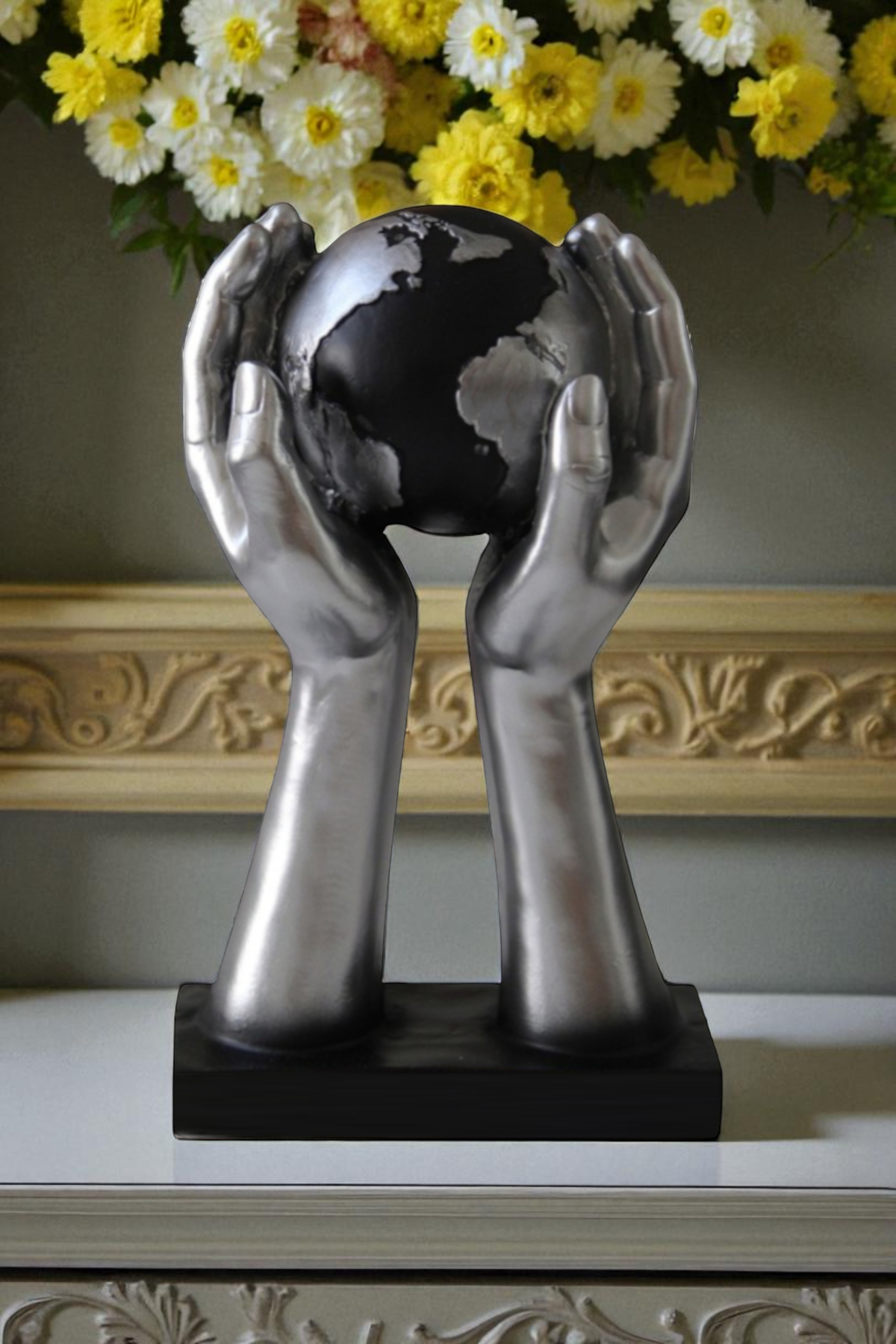 Dünya Tutan El Heykeli - Gümüş/Siyah