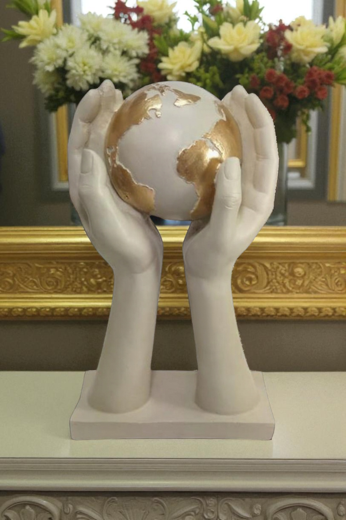 Dünya Tutan El Heykeli - Beyaz/Altın