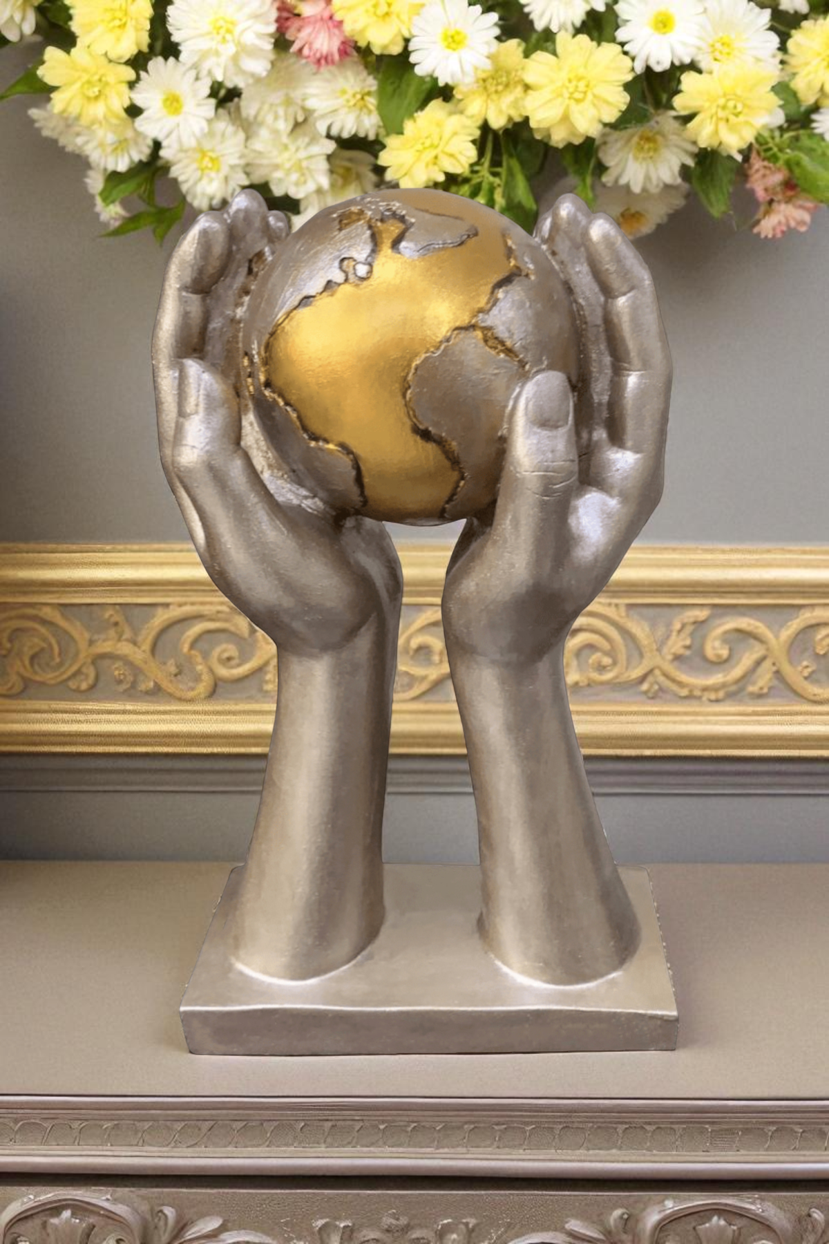 Dünya Tutan El Heykeli - Gümüş/Altın
