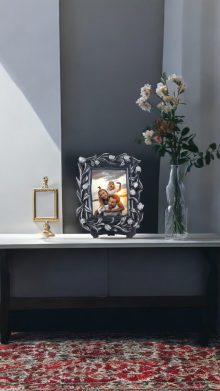 Lale Desenli Polyester Fotoğraf Çerçevesi - Gümüş