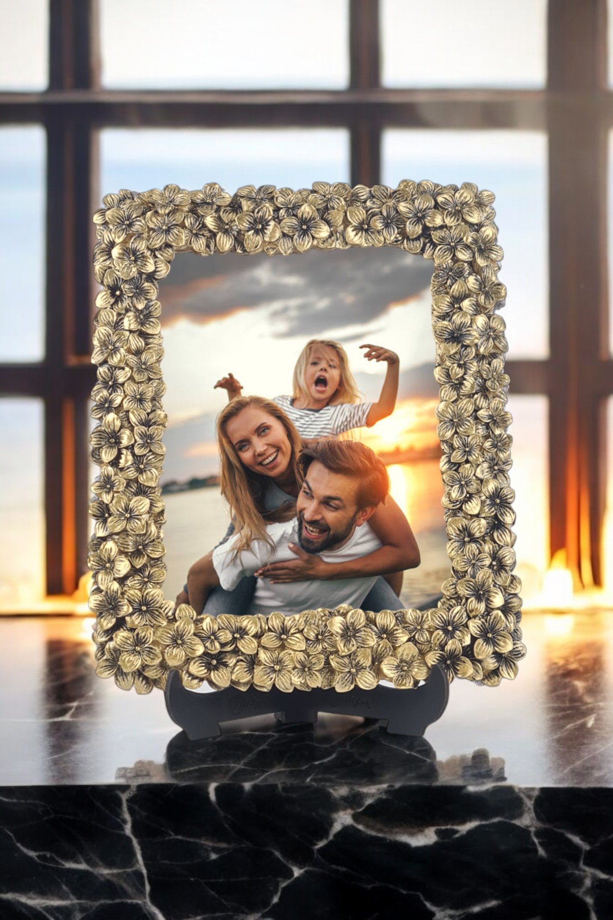 Yonca Desenli Polyester Fotoğraf Çerçevesi - Altın
