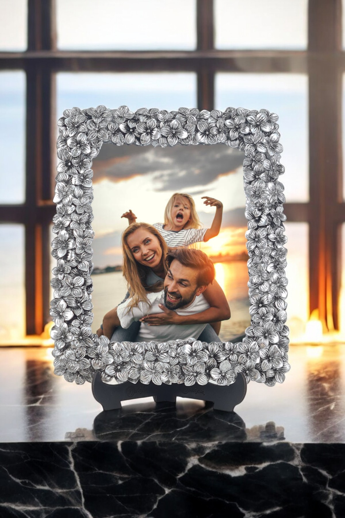 Yonca Desenli Polyester Fotoğraf Çerçevesi - Gümüş