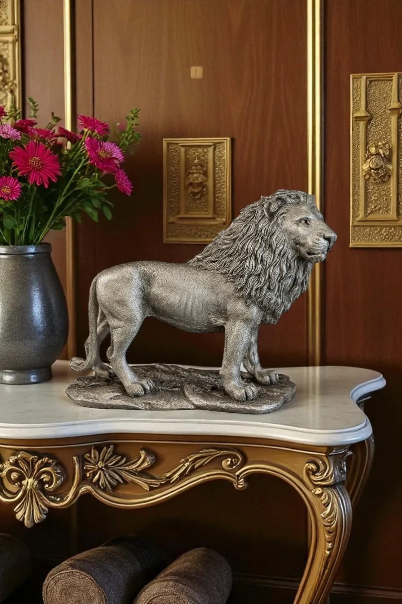 Yürüyen Aslan Heykeli